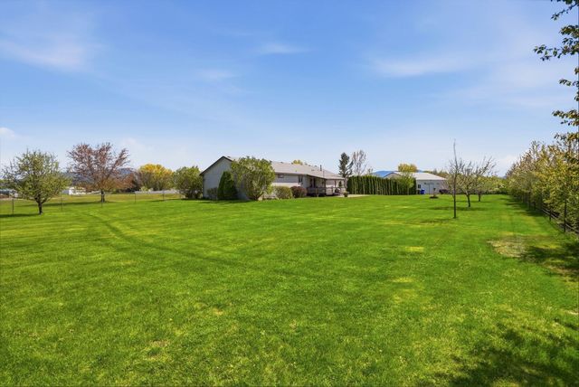 6211 N Blue Skies Ln, Newman Lake, WA 99025