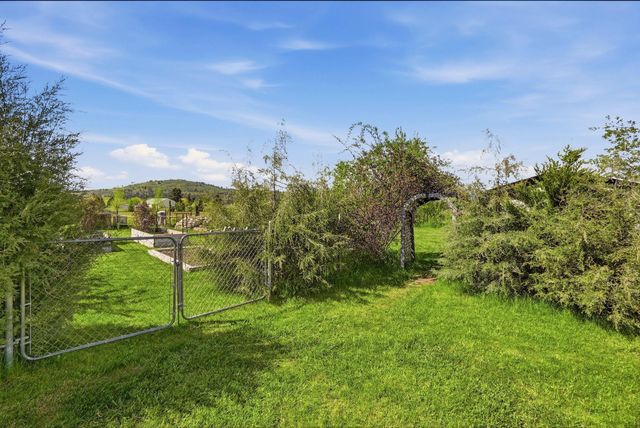 6211 N Blue Skies Ln, Newman Lake, WA 99025