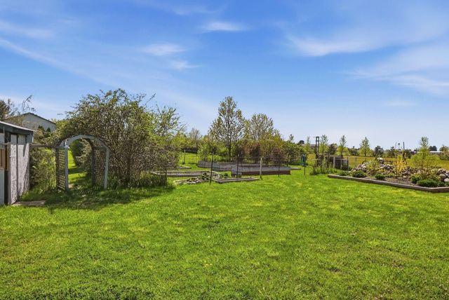 6211 N Blue Skies Ln, Newman Lake, WA 99025