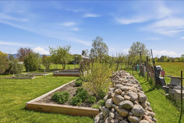 6211 N Blue Skies Ln, Newman Lake, WA 99025