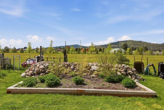 6211 N Blue Skies Ln, Newman Lake, WA 99025
