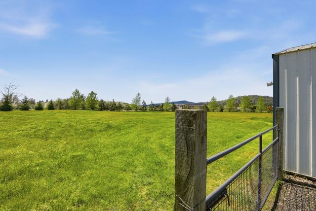 6211 N Blue Skies Ln, Newman Lake, WA 99025