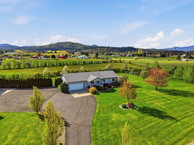 6211 N Blue Skies Ln, Newman Lake, WA 99025