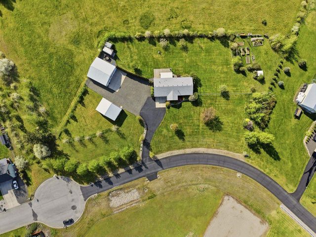 6211 N Blue Skies Ln, Newman Lake, WA 99025