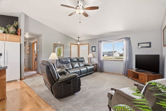 6211 N Blue Skies Ln, Newman Lake, WA 99025