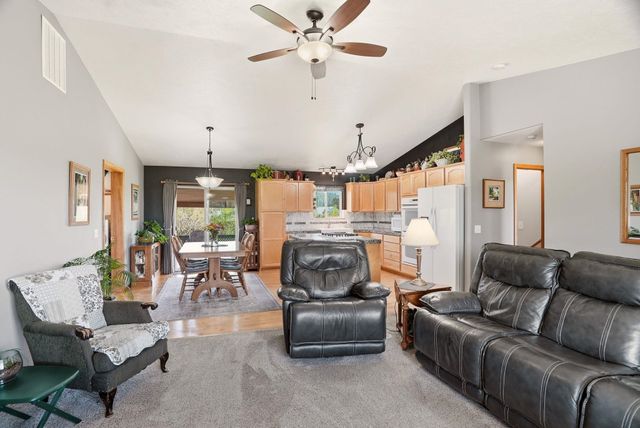 6211 N Blue Skies Ln, Newman Lake, WA 99025