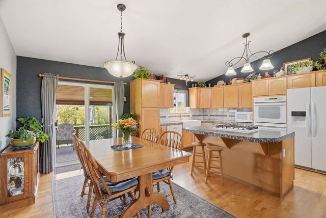 6211 N Blue Skies Ln, Newman Lake, WA 99025