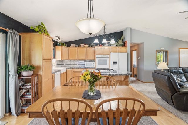 6211 N Blue Skies Ln, Newman Lake, WA 99025