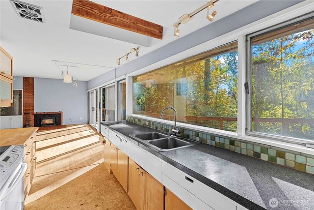 12117 SE 26th Street, Bellevue, WA 98005