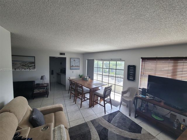 2600 Collins Avenue 201, Miami Beach, FL 33140