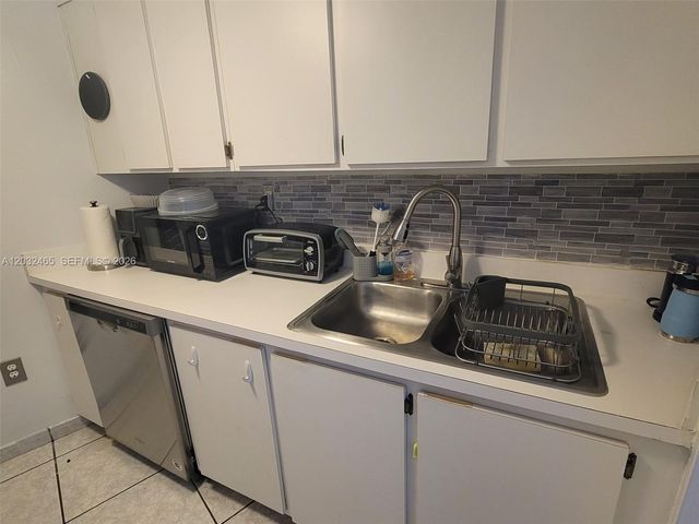 2600 Collins Avenue 201, Miami Beach, FL 33140