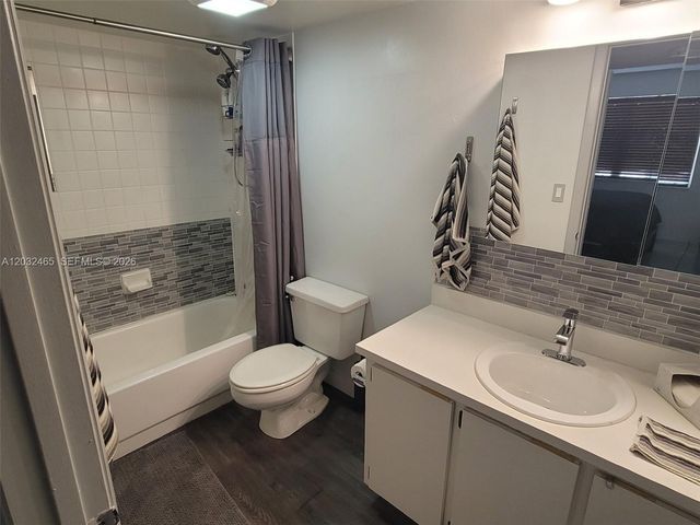 2600 Collins Avenue 201, Miami Beach, FL 33140