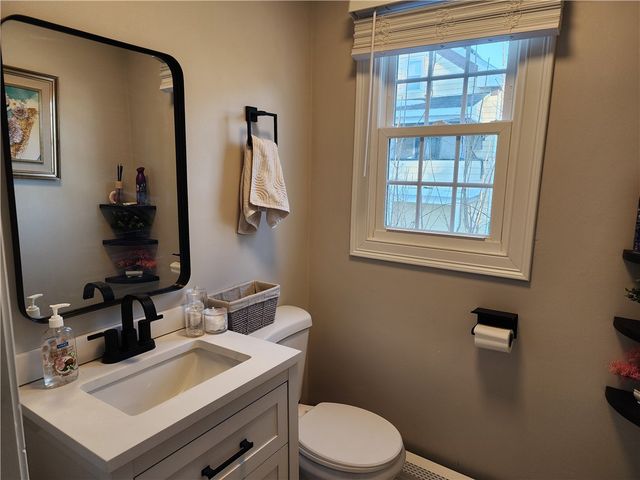 198 Sunbury Street, Providence, RI 02908