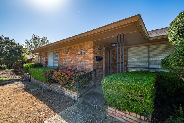 7418 Wellcrest Drive, Dallas, TX 75230