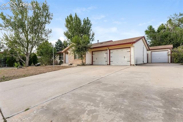 7220 Loveland Avenue, Fountain, CO 80817