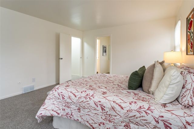 80 Country Corner Lane, Perinton, NY 14450