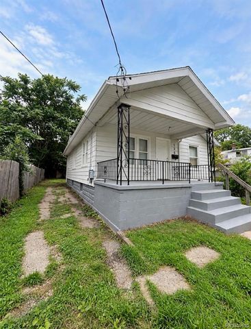 125 E Oakley Street, Flint, MI 48503