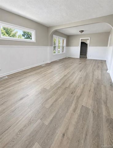 125 E Oakley Street, Flint, MI 48503