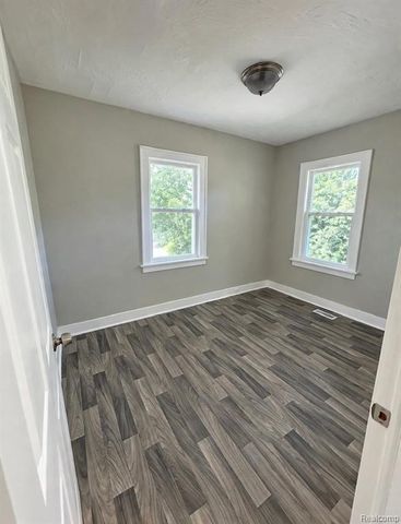 125 E Oakley Street, Flint, MI 48503