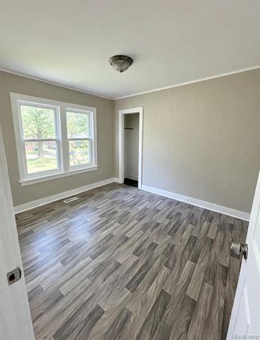 125 E Oakley Street, Flint, MI 48503