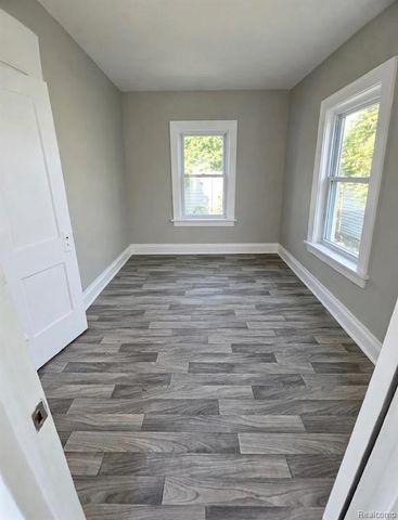 125 E Oakley Street, Flint, MI 48503