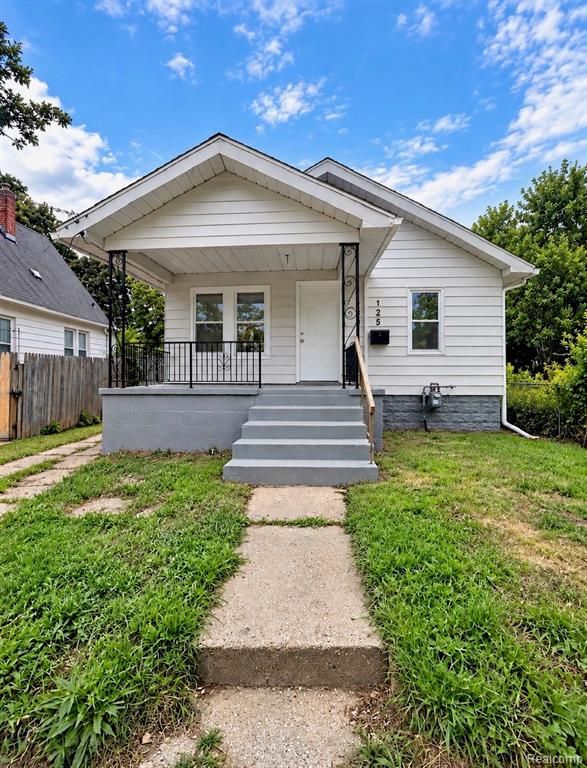 125 E Oakley Street, Flint, MI 48503