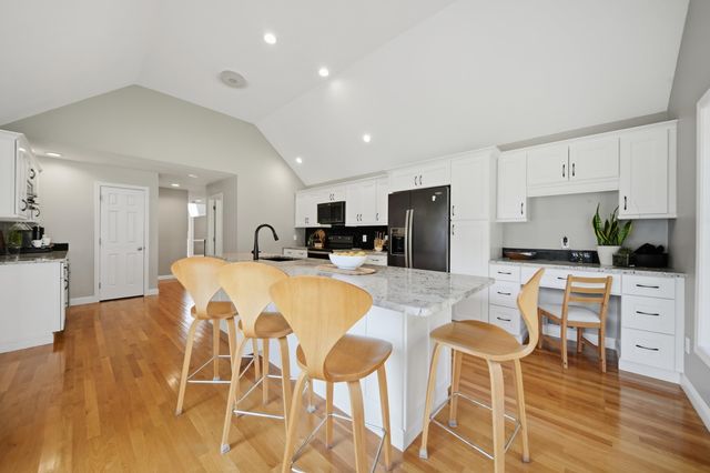 10 Ridgewood Road, Plaistow, NH 03865