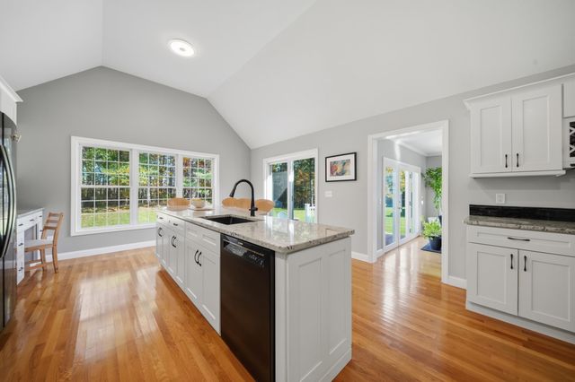 10 Ridgewood Road, Plaistow, NH 03865