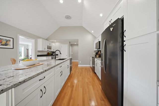 10 Ridgewood Road, Plaistow, NH 03865