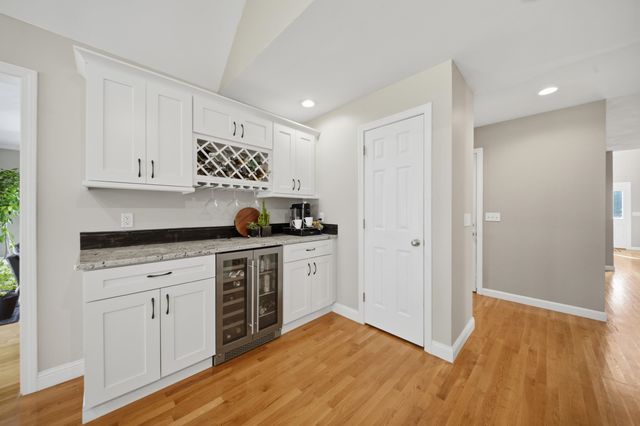10 Ridgewood Road, Plaistow, NH 03865