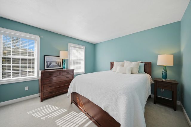 10 Ridgewood Road, Plaistow, NH 03865