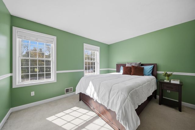 10 Ridgewood Road, Plaistow, NH 03865