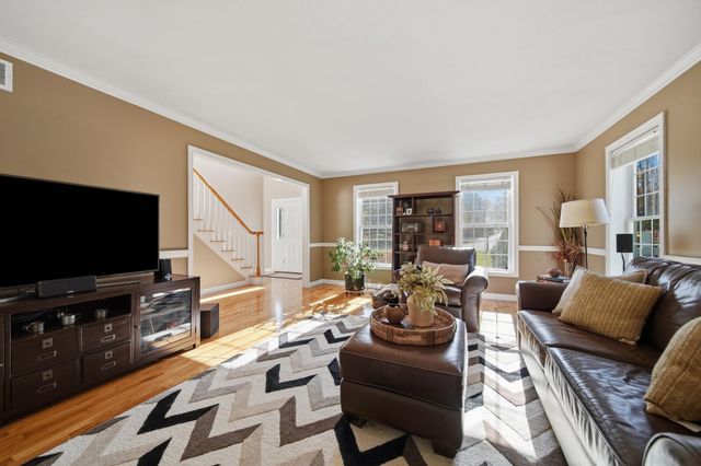 10 Ridgewood Road, Plaistow, NH 03865