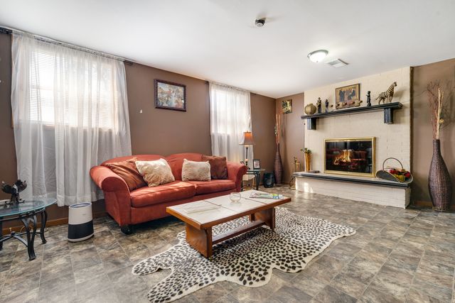 17541 Maple Avenue, Lansing, IL 60438