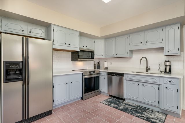 17541 Maple Avenue, Lansing, IL 60438