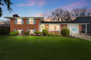 17541 Maple Avenue, Lansing, IL 60438