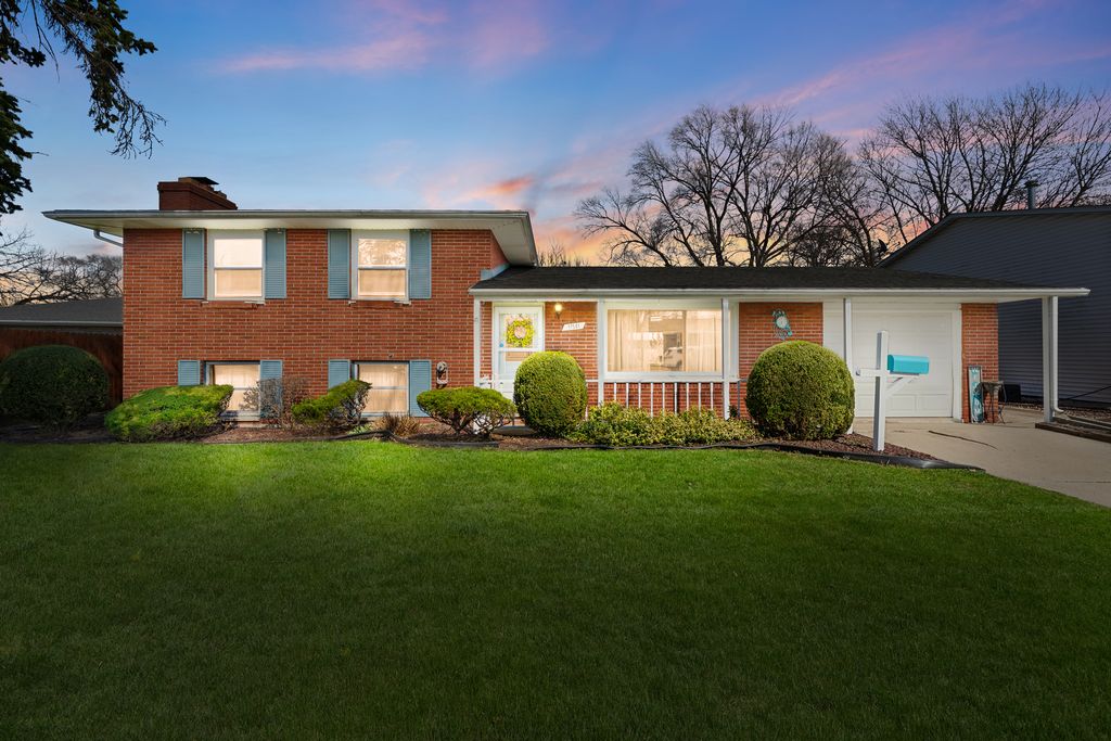 17541 Maple Avenue, Lansing, IL 60438