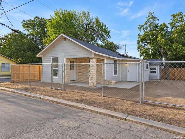 772 4TH ST, Seguin, TX 78155