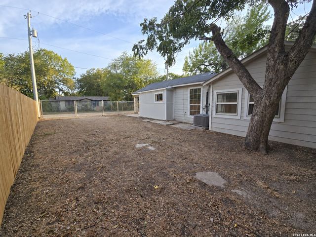 772 4TH ST, Seguin, TX 78155