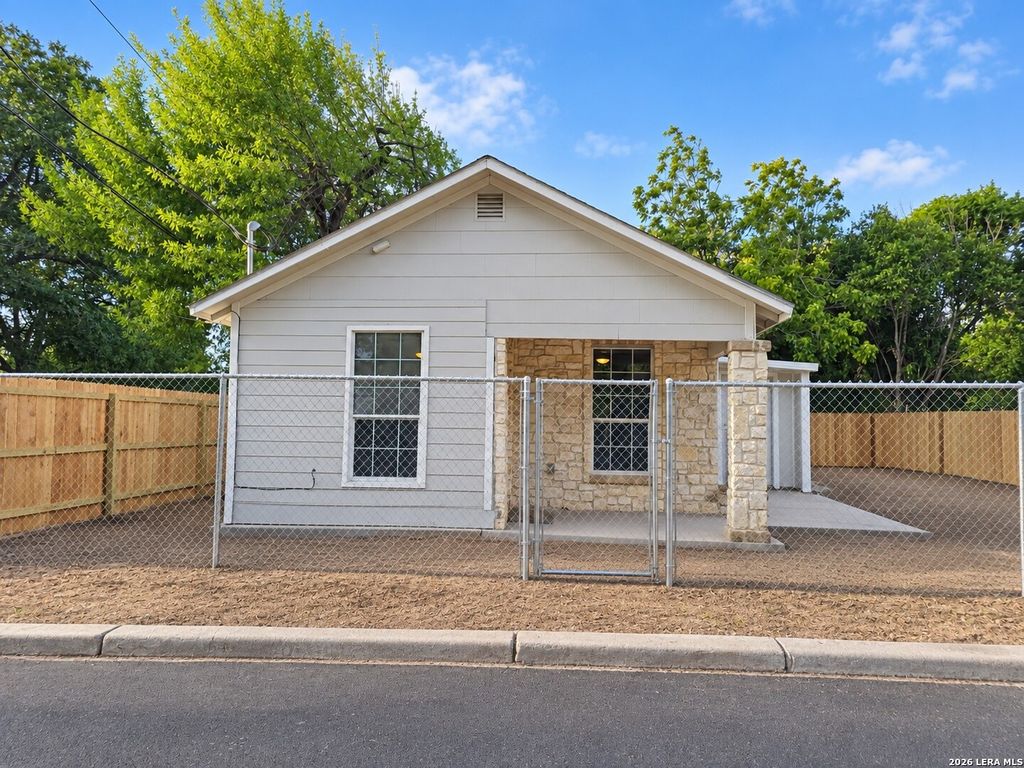 772 4TH ST, Seguin, TX 78155
