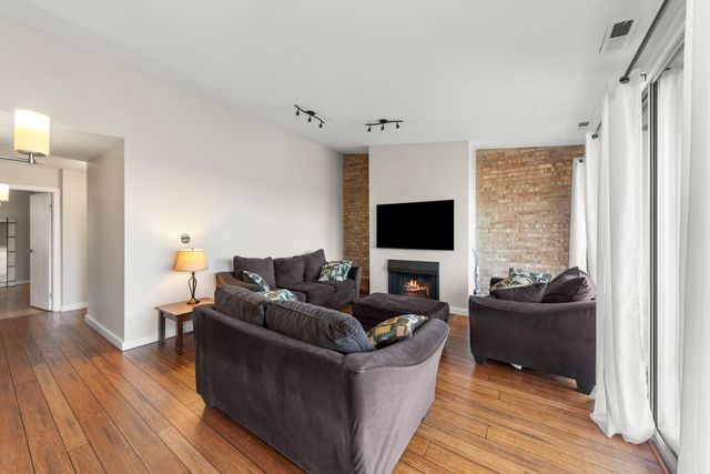 6010 Forest View Road 3A, Lisle, IL 60532