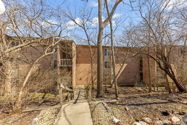 6010 Forest View Road 3A, Lisle, IL 60532