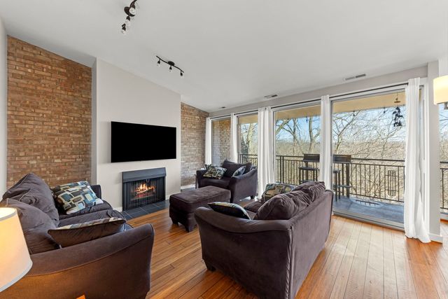 6010 Forest View Road 3A, Lisle, IL 60532