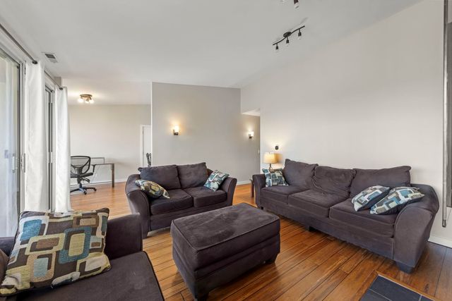 6010 Forest View Road 3A, Lisle, IL 60532