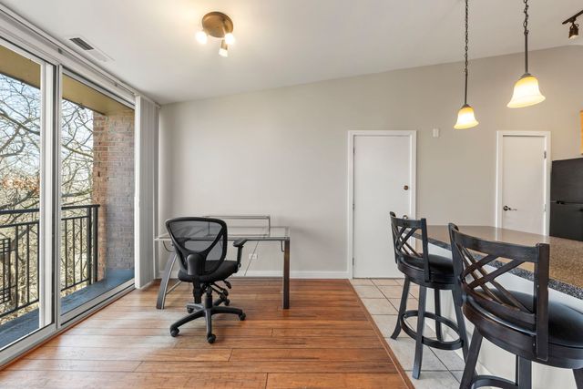 6010 Forest View Road 3A, Lisle, IL 60532