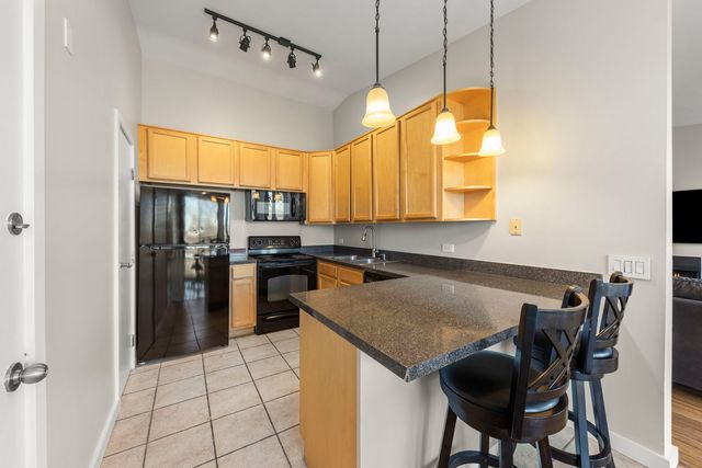 6010 Forest View Road 3A, Lisle, IL 60532