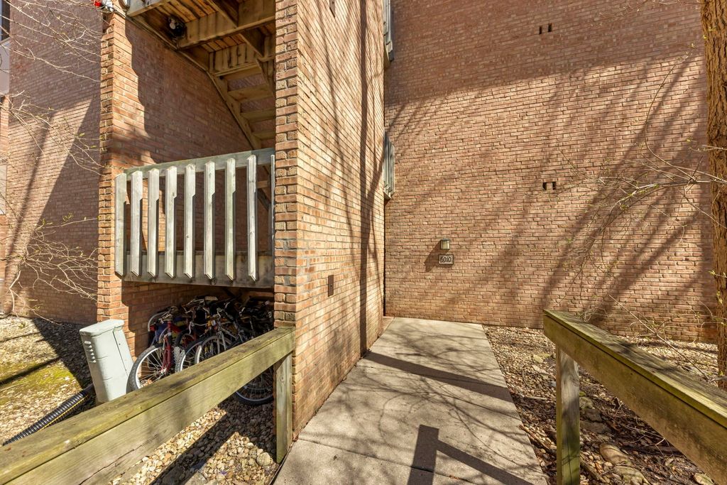 6010 Forest View Road 3A, Lisle, IL 60532