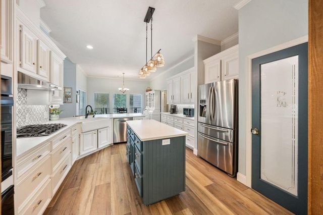 350 Lago Trace Drive, Huffman, TX 77336