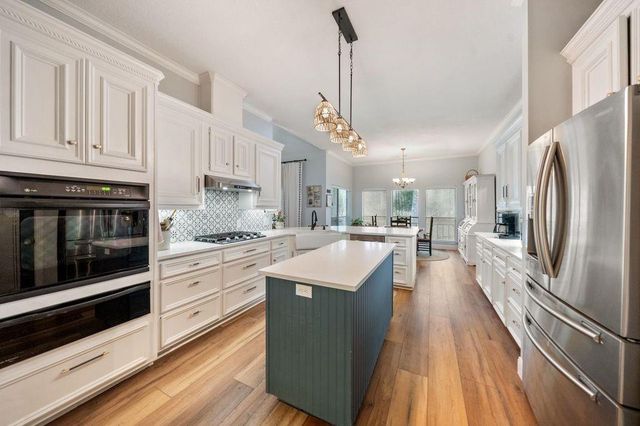 350 Lago Trace Drive, Huffman, TX 77336