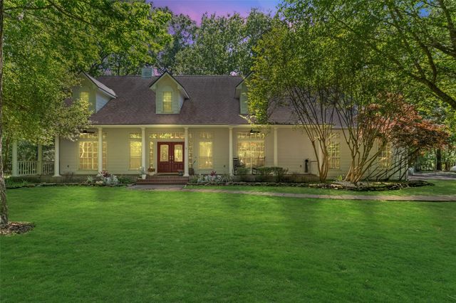 350 Lago Trace Drive, Huffman, TX 77336